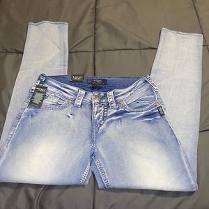 NWT Silver SUKI Flap Skinny Jean